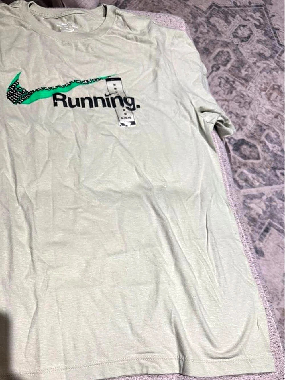 Nike The Nike Tee Short Sleeve Tee in Green Size Medium NWT